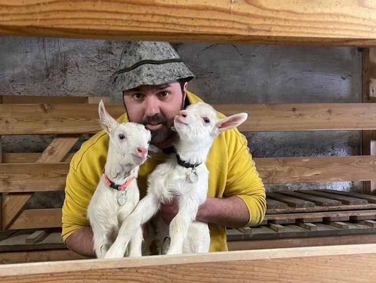 * Visiting and tasting at the "Goasglick" farm cheese dairy at Villa di Sopra with Marion