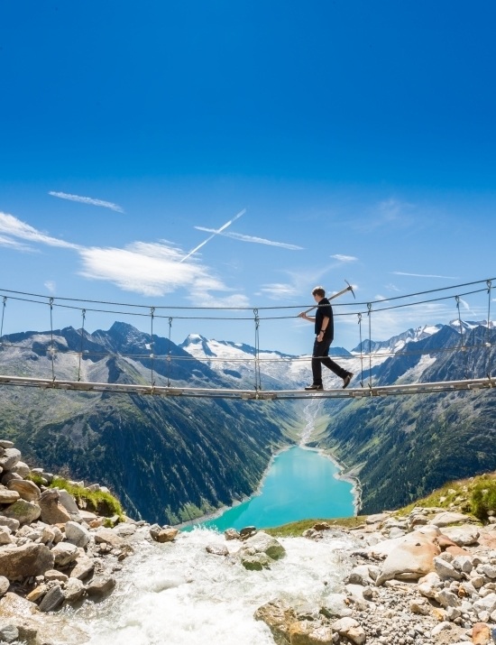 Panoramic tour above the Schlegeis