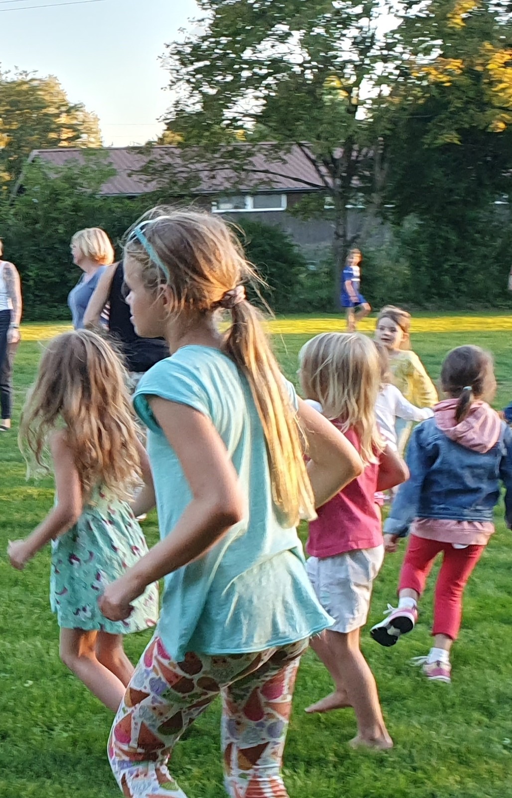 Bewegungsspiele für Kleine mit Claudia