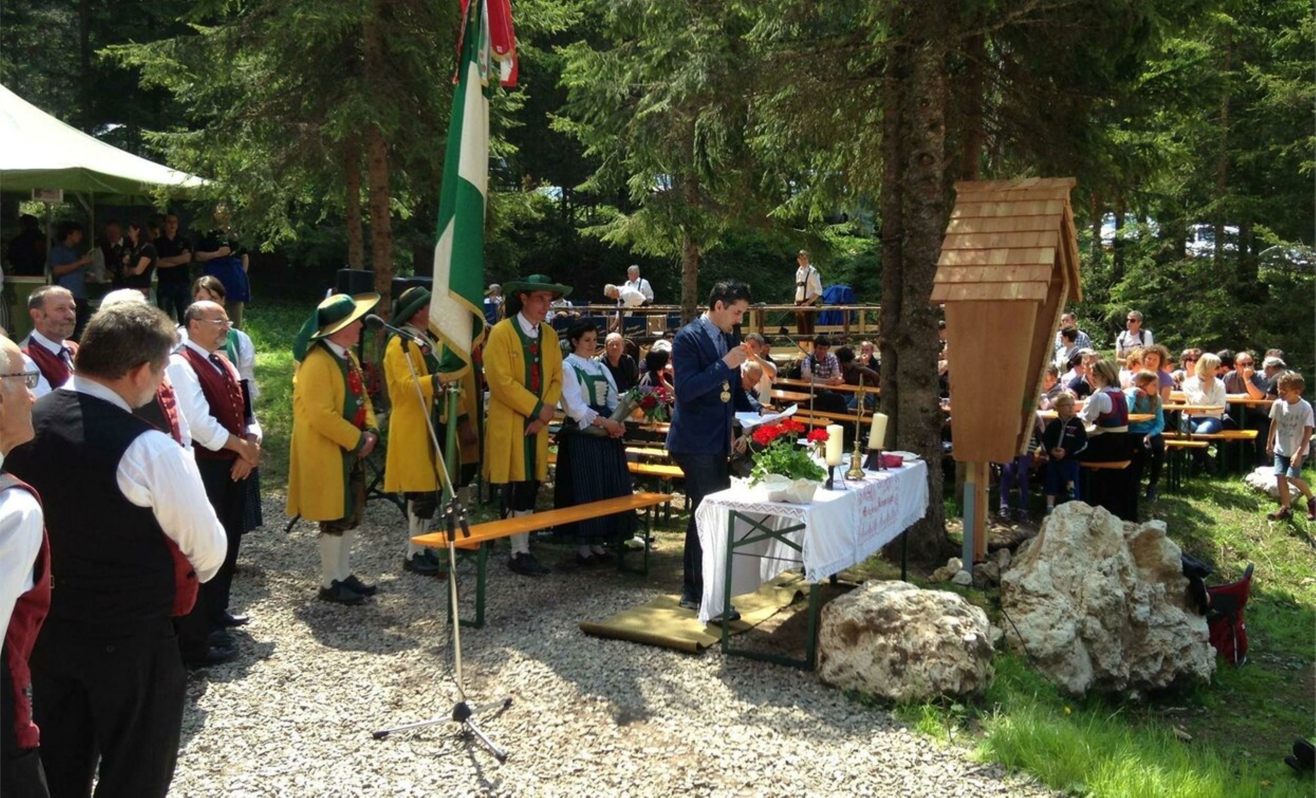 10th anniversary celebration of Nova Levante rifle company with field mass image