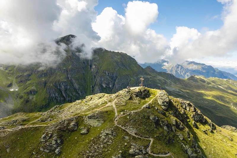Hike to the summit of Madrisella: Matschuner Höhenweg