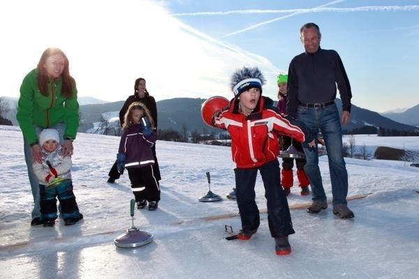 Children's curling in Brixen