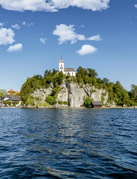 Bathing island with lake bathing pool