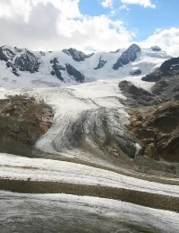 Erste Schritte auf dem Forni-Gletscher mit Abendessen in der Branca-Hütte 