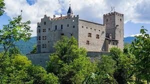 * Excursion from Hotel Hubertus to the “whitches square” on the descent to Riscone and visit of the Messner Mountain Museum on Brunico Castle with Sonja