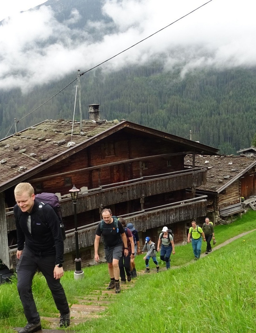 Alpine pasture hike Nasse-Tux-Alm / Geislerhof