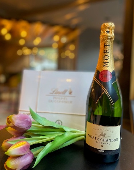 Give the gift of joy! Champagne
