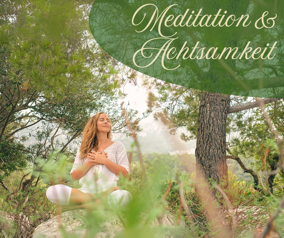 Meditationsgruppe in der freien Natur: Entspannung und Achtsamkeit im Schloss Krugsdorf 