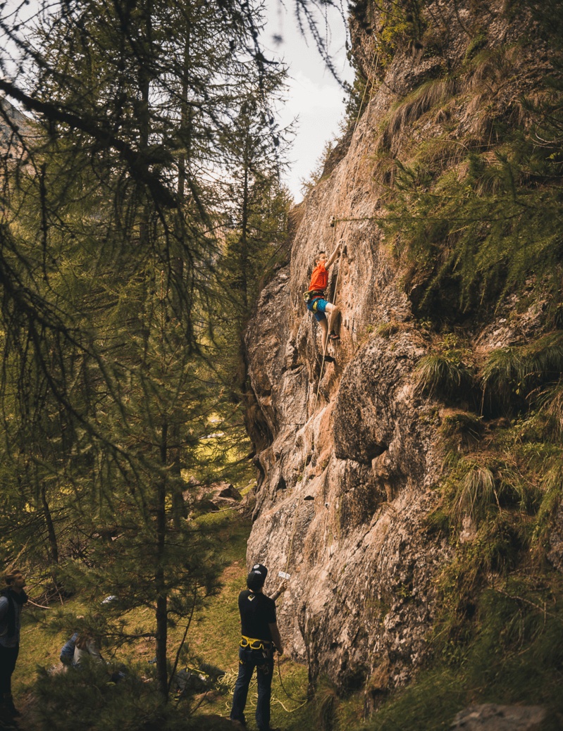 Be a rockstar! Taster climbing on the rock