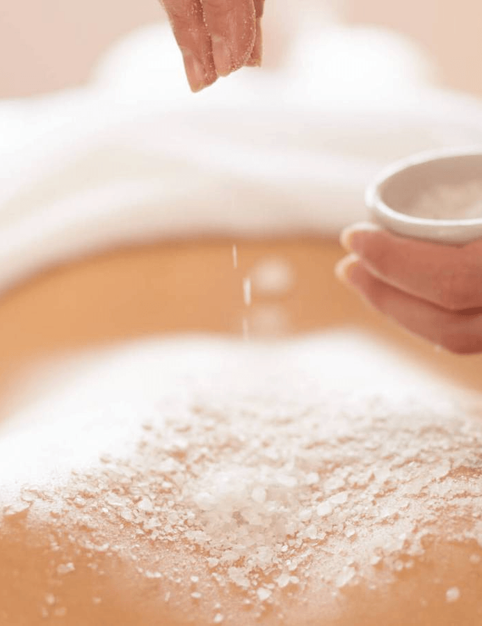 Body scrub with sea salt & oil