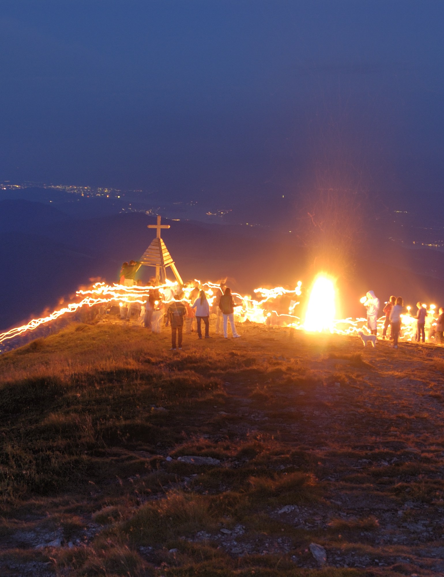 "Feuer am Berg" mit Live Musik von "Eliz & Klaus Lippitsch" *