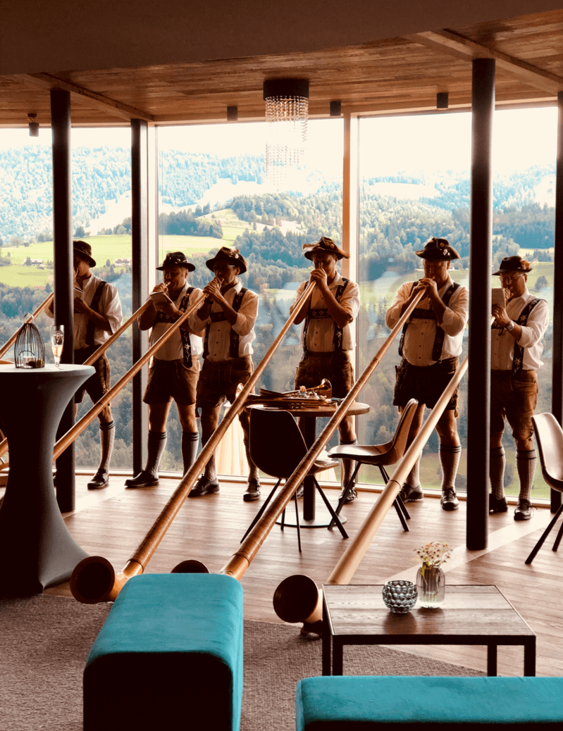 Alphornbläser im Bergkristall