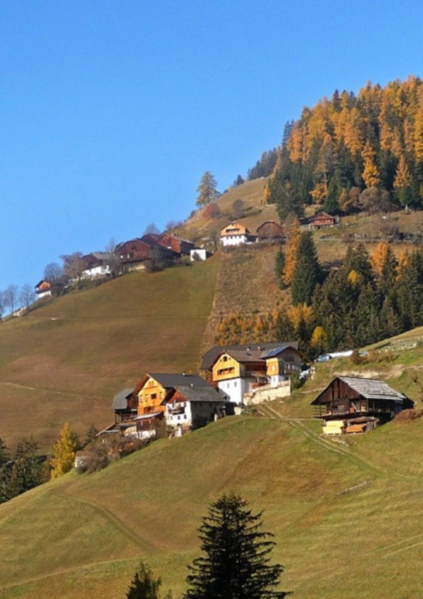 Alternative: Enneberg hamlet tour
