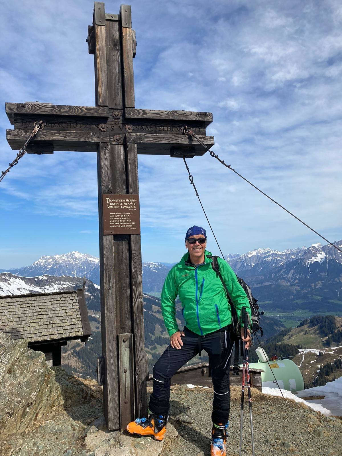 Wanderung zum Hundstein (2117m) mit priv.PKWs 