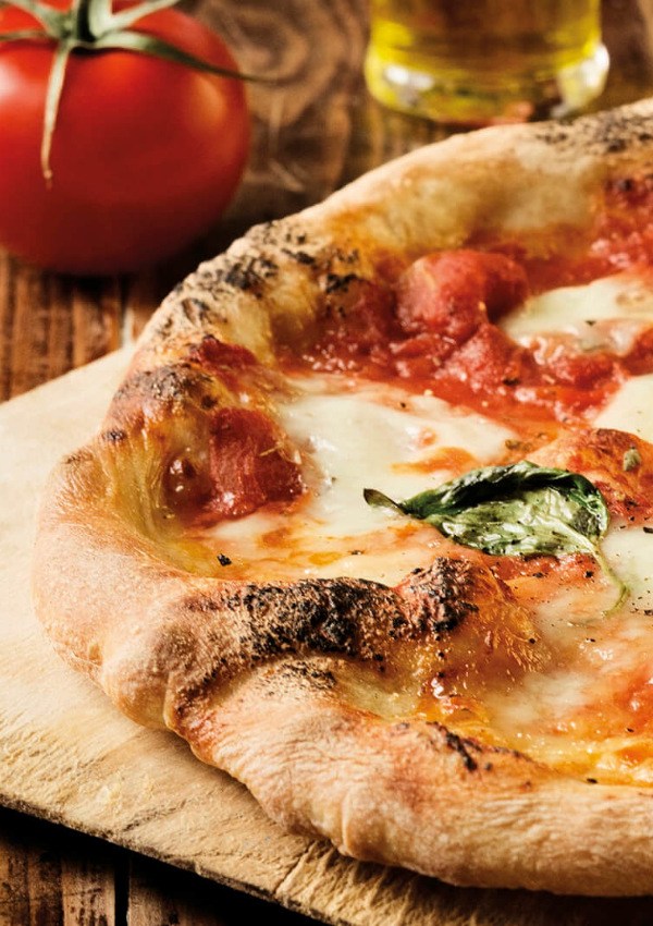 Baking pizza at the Hubertus oven with Paolo Monaco.