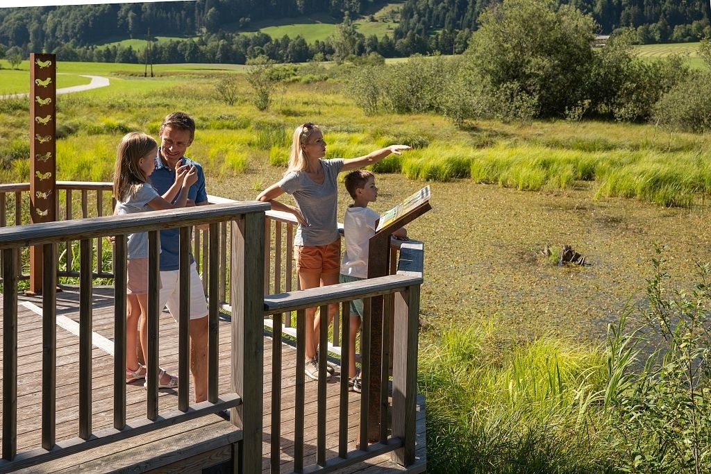 Plan your individual tour on foot or by bike!