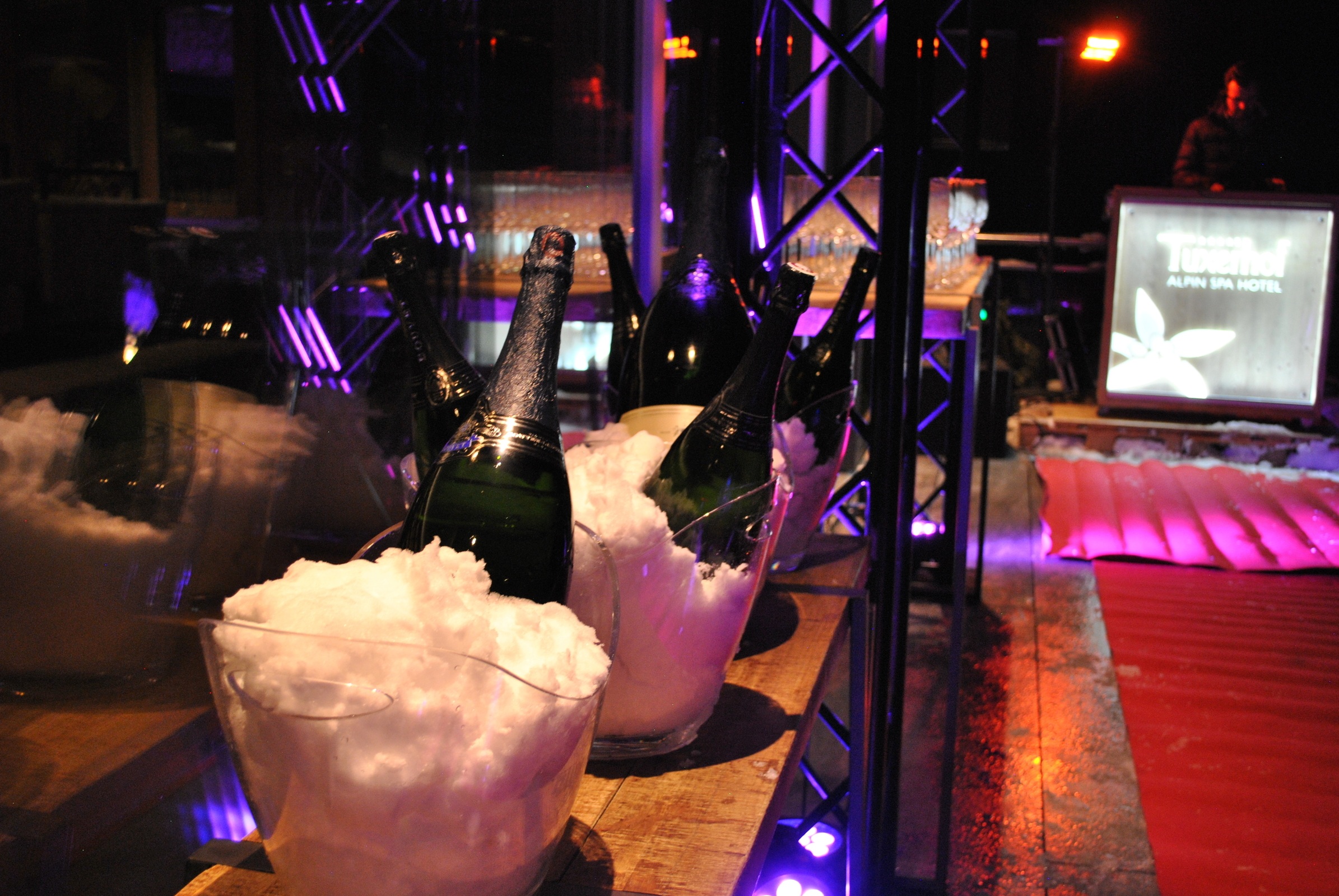 Countdown and big New Year's Eve party with DJ on the Himmelreich & Sunsetpool terraces