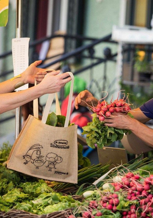 Culinary delights and fresh produce | weekly market in St. Johann in Tirol!