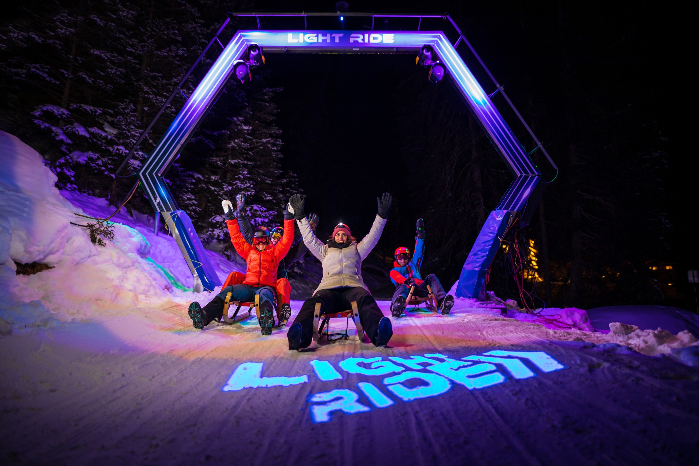 LIGHT RIDE Night sledging