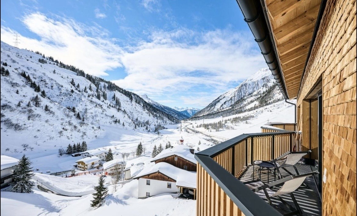 1400 FlexenLodge.........................
Book 5 nights, stay 6 nights ................. April 11–March 16, 2027 .............
..... one night free!