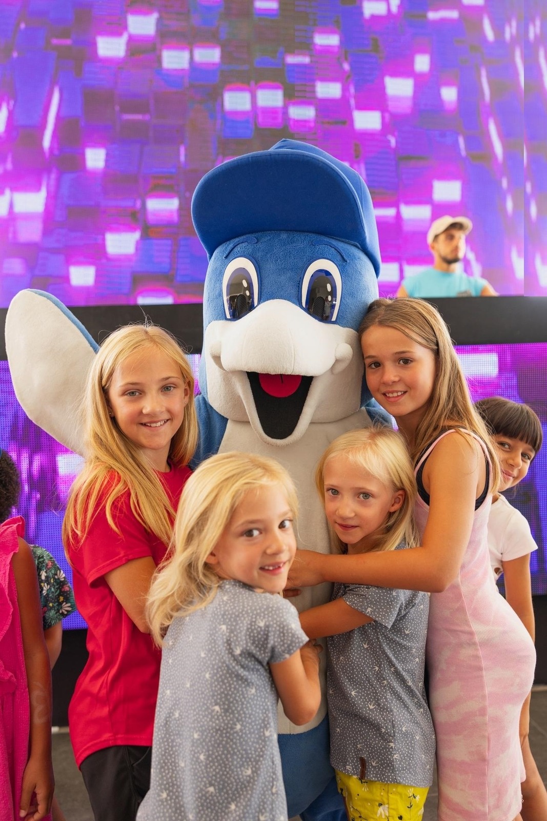 Children's dances Flosse Club (stage)