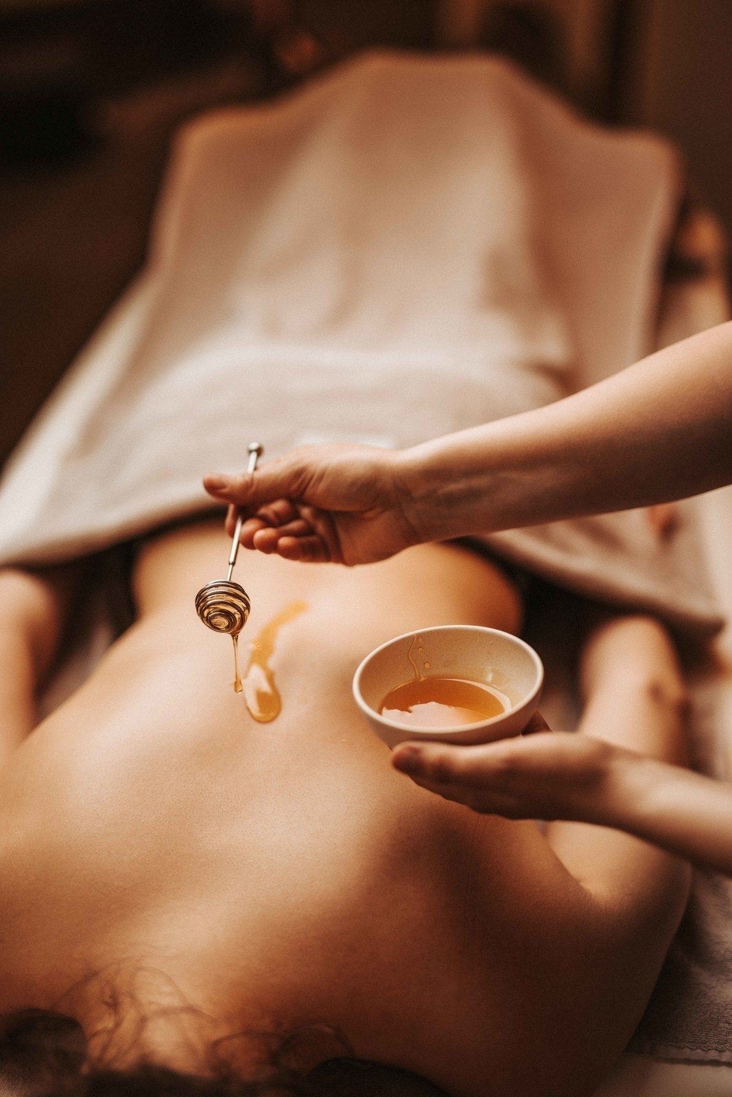 Golden Touch. Honey back massage