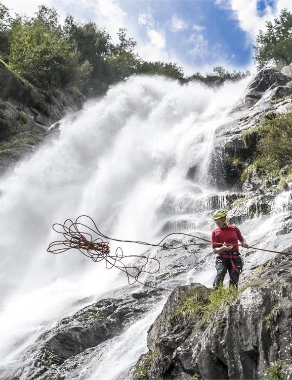 Abseilen am Partschinser Wasserfall im Morgengrauen mit Tobias und Elvi