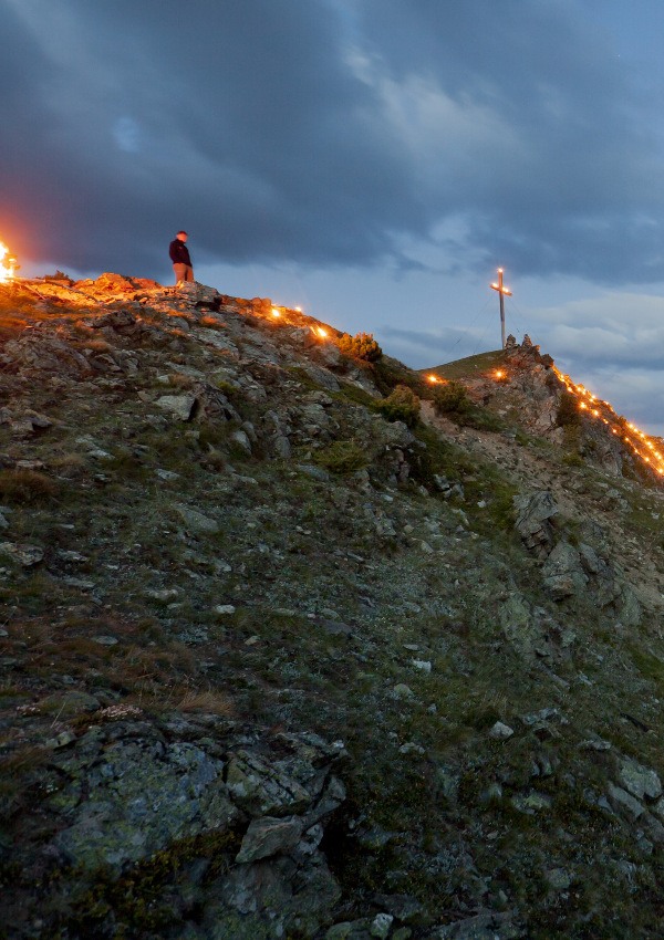 Herz-Jesu Feuer am Berg 