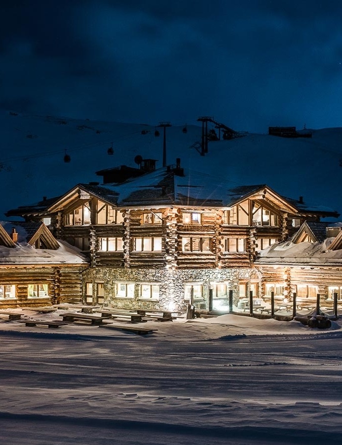 Abendessen in der Höhe und Auffahrt mit der Pistenraupe oder dem Motorschlitten nach Bormio