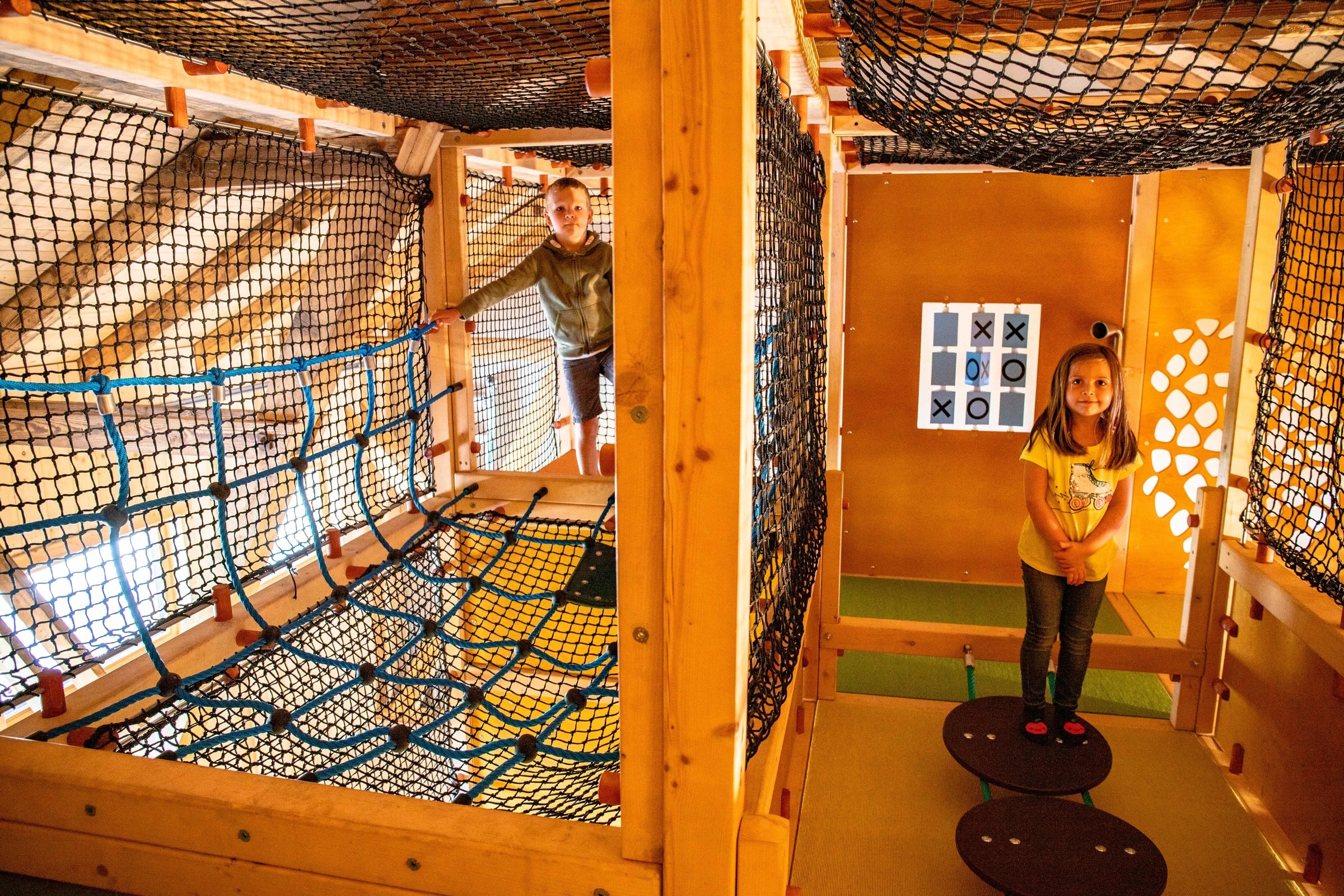 Fun and games in the children's labyrinth in Spielestadl