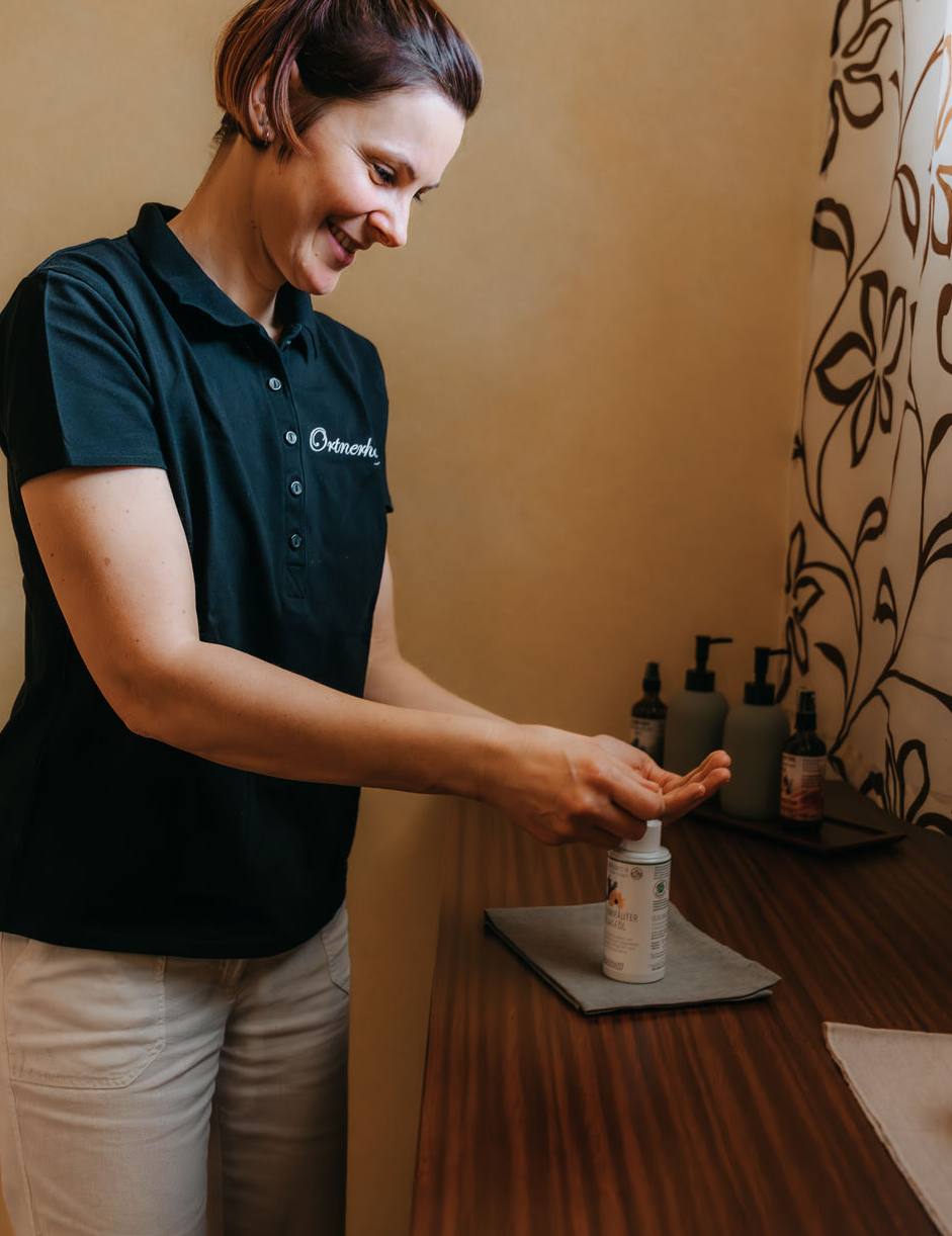 ALPINE HERB OIL SPORTS MASSAGE - ideal after every mountain adventure.