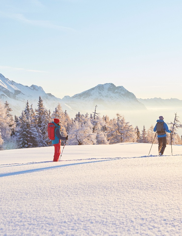 With snowshoes to the sunrise