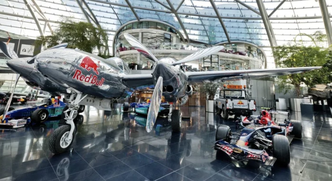 Red Bull - Hangar 7 Flugzeugmuseum