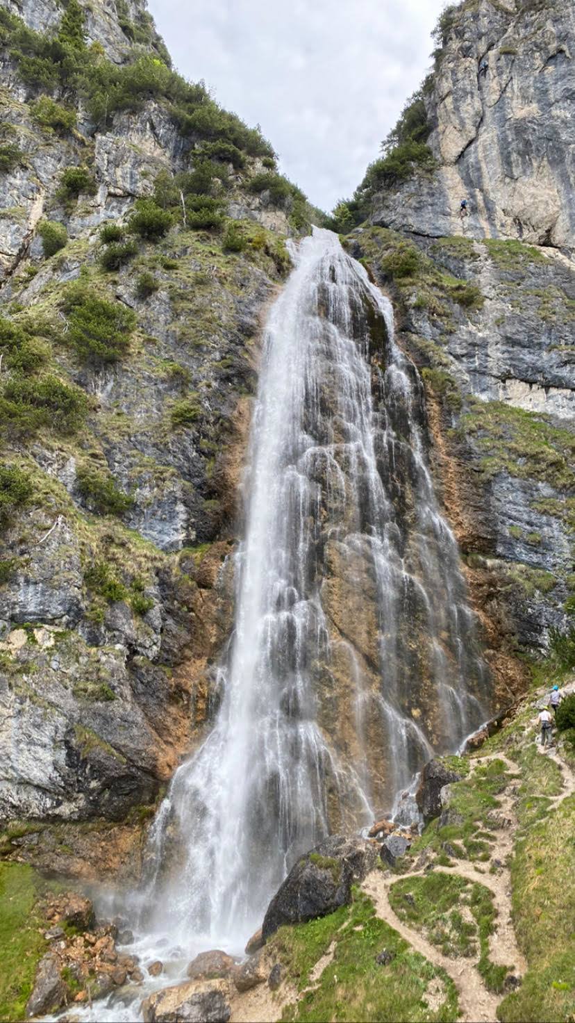 Familienwanderung zum Dalfazer Wasserfall