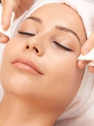 Classic facial treatments according to the Pharmos Natur method