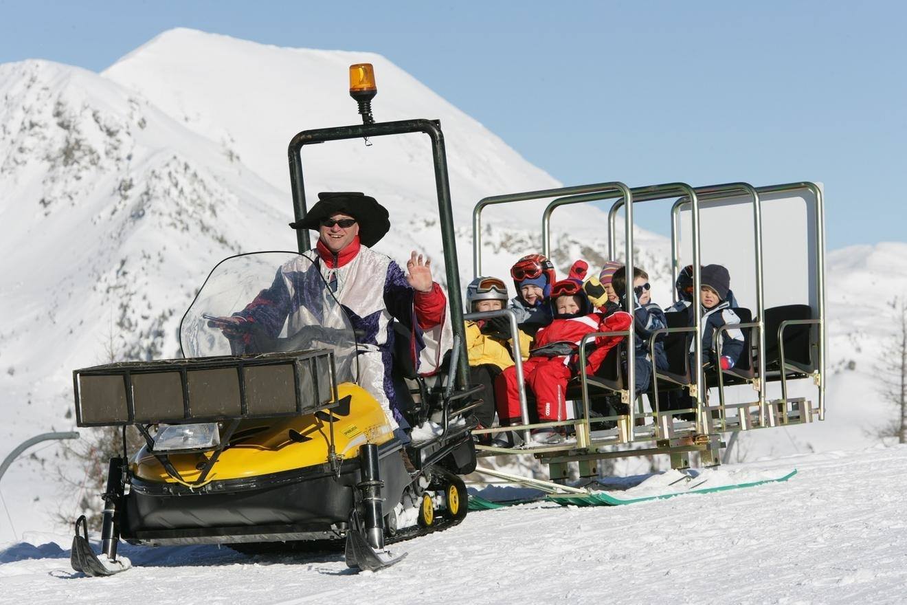 Skidoo round trip for children in St. Oswald