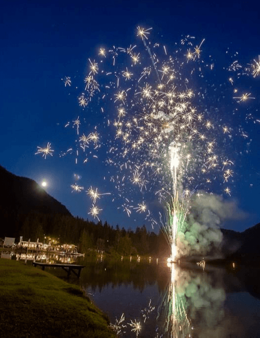 Gloed op het meer bij de Pillersee