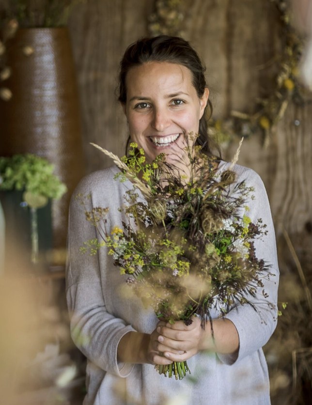 Naturfloristik - Kränzchen binden bei Fabienne