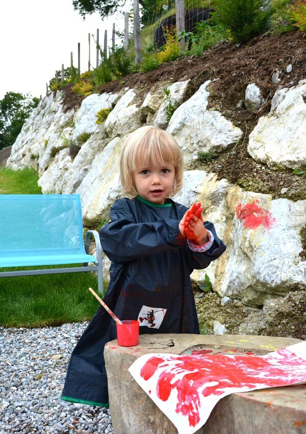 Painting stones with child care Silvia
