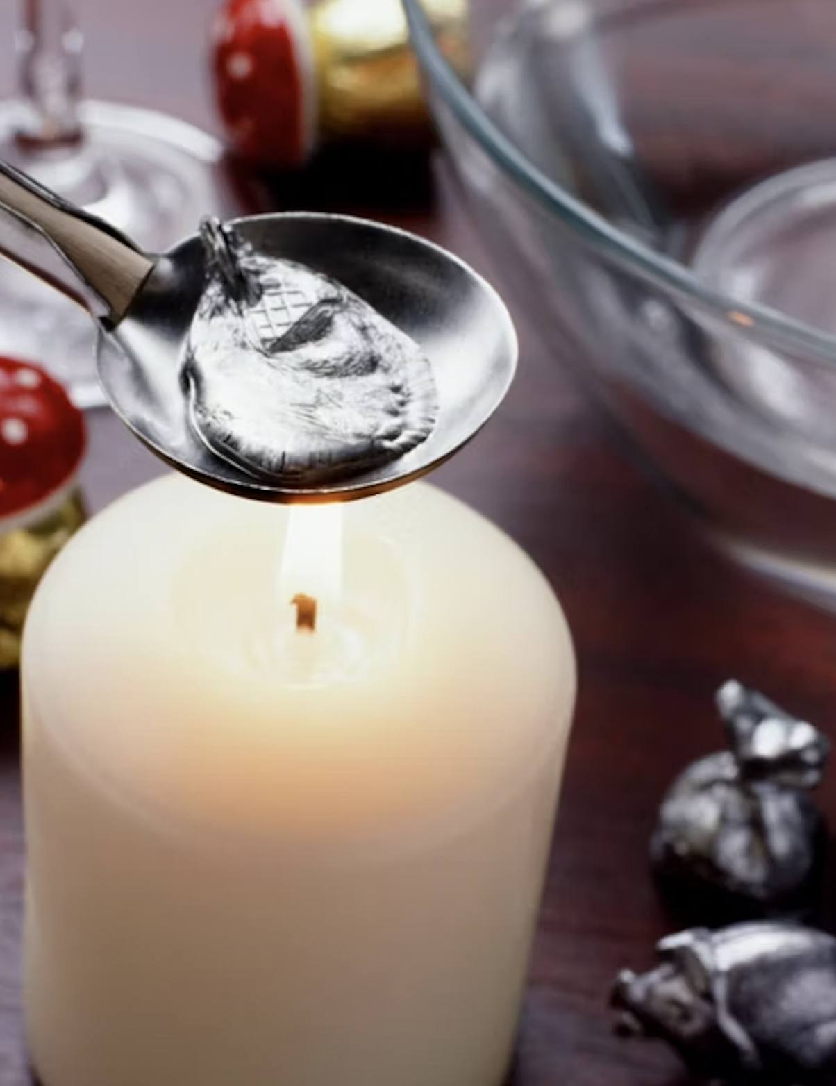 Pewter casting at the New Year's Eve snack 