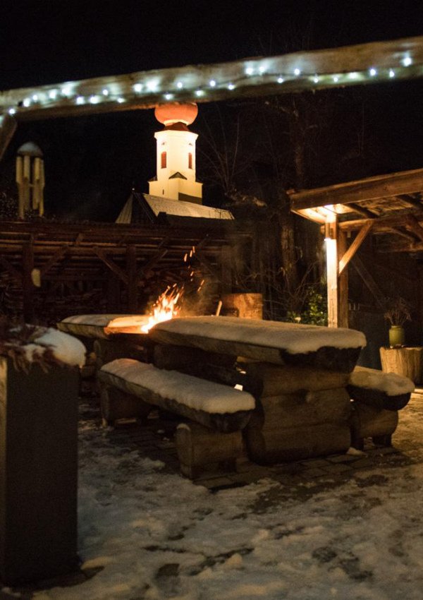 Exclusive evening in an alpine hut followed by a descent into the valley