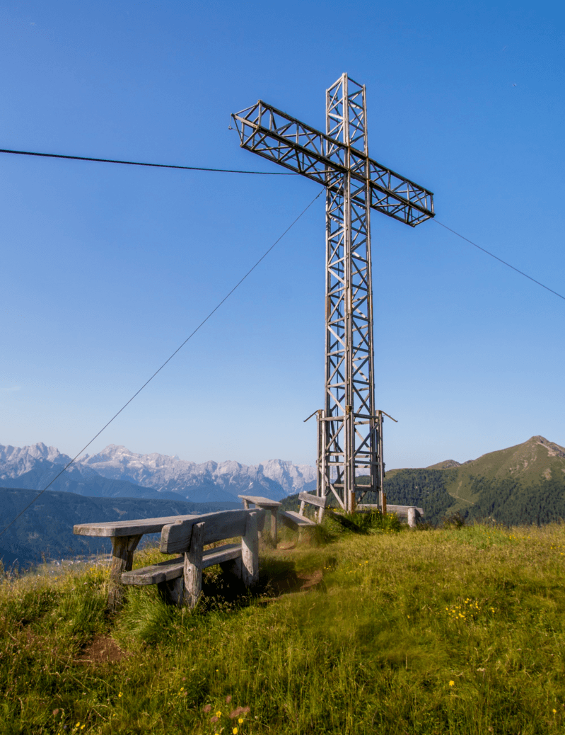 Mittwoch: Zum Gipfelkreuz Hörneggele. 2130 m.