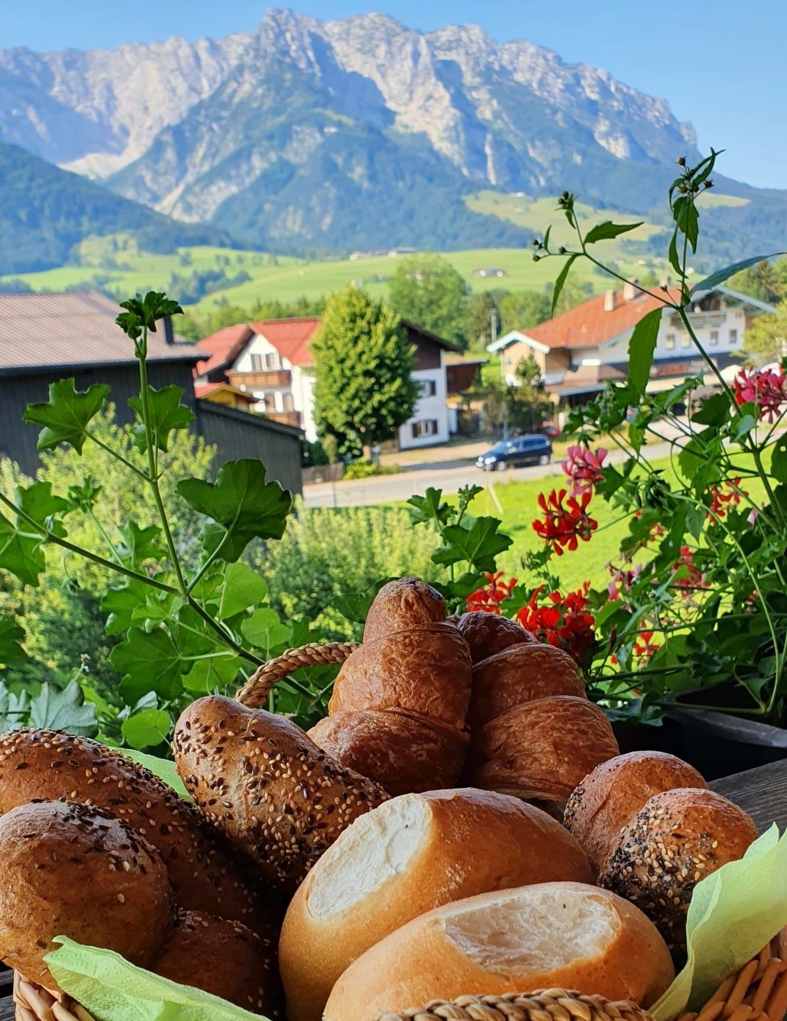 Bread roll service