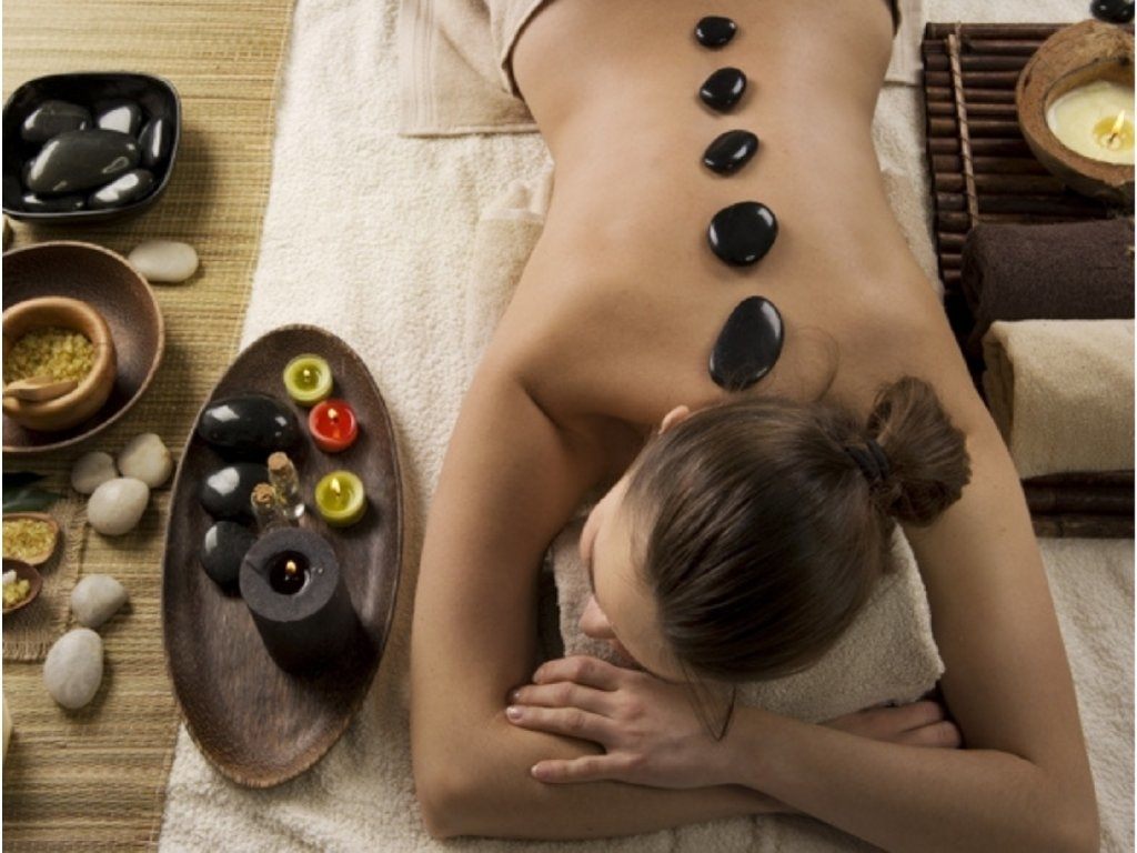 Masáž lávovými kameny/ Lava Stones massage