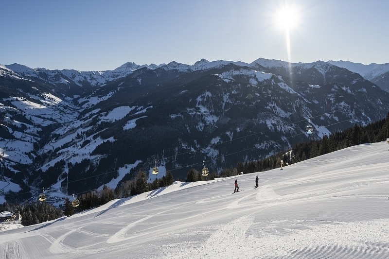 Skikeriki - skiing at the first cockcrow