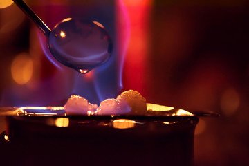 „Feuerzangbowle – Ein Funken Magie in jedem Schluck!“