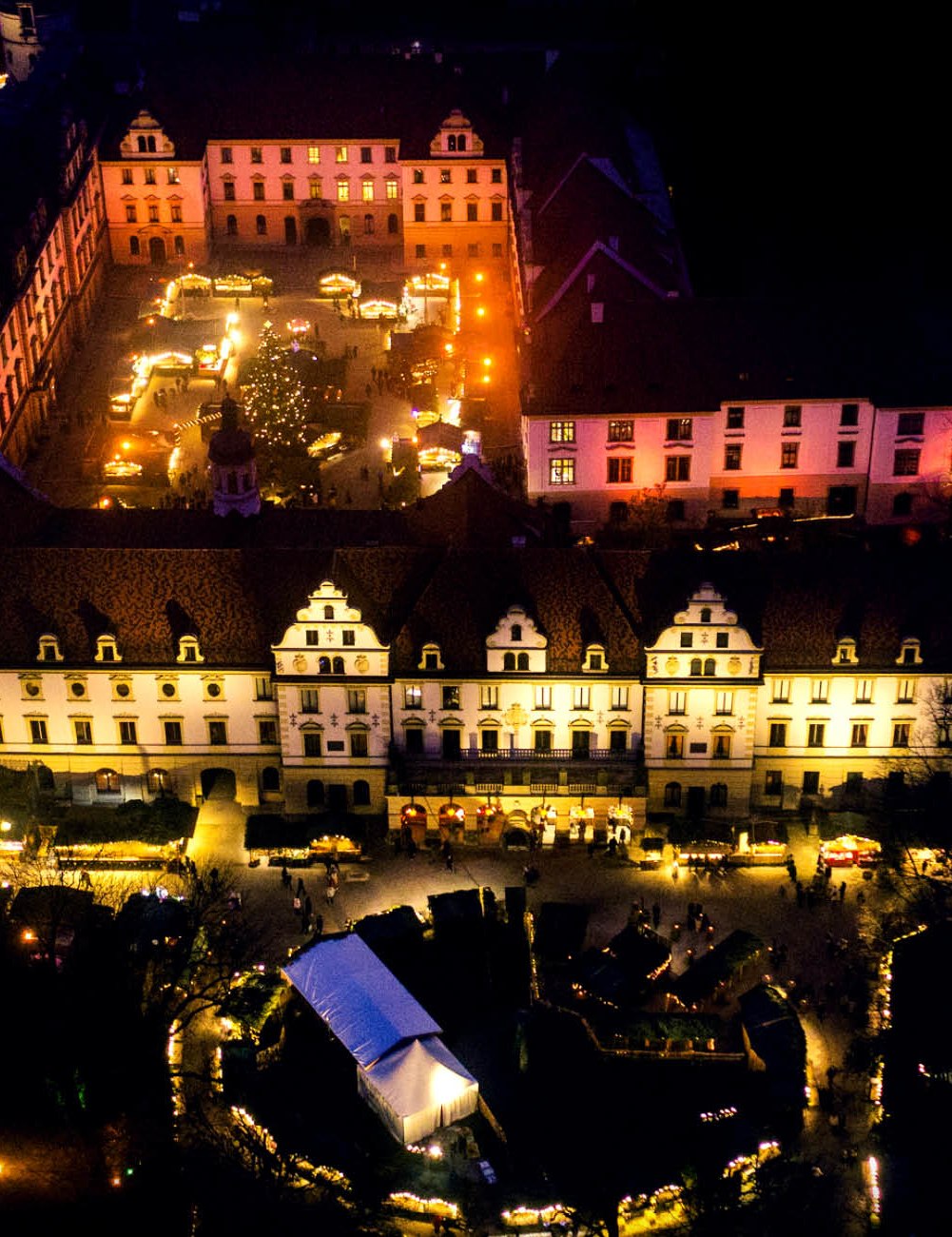 Romantischer Weihnachtsmarkt im Schloss Thurn und Taxis