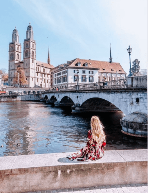 vor dem Grossmünster